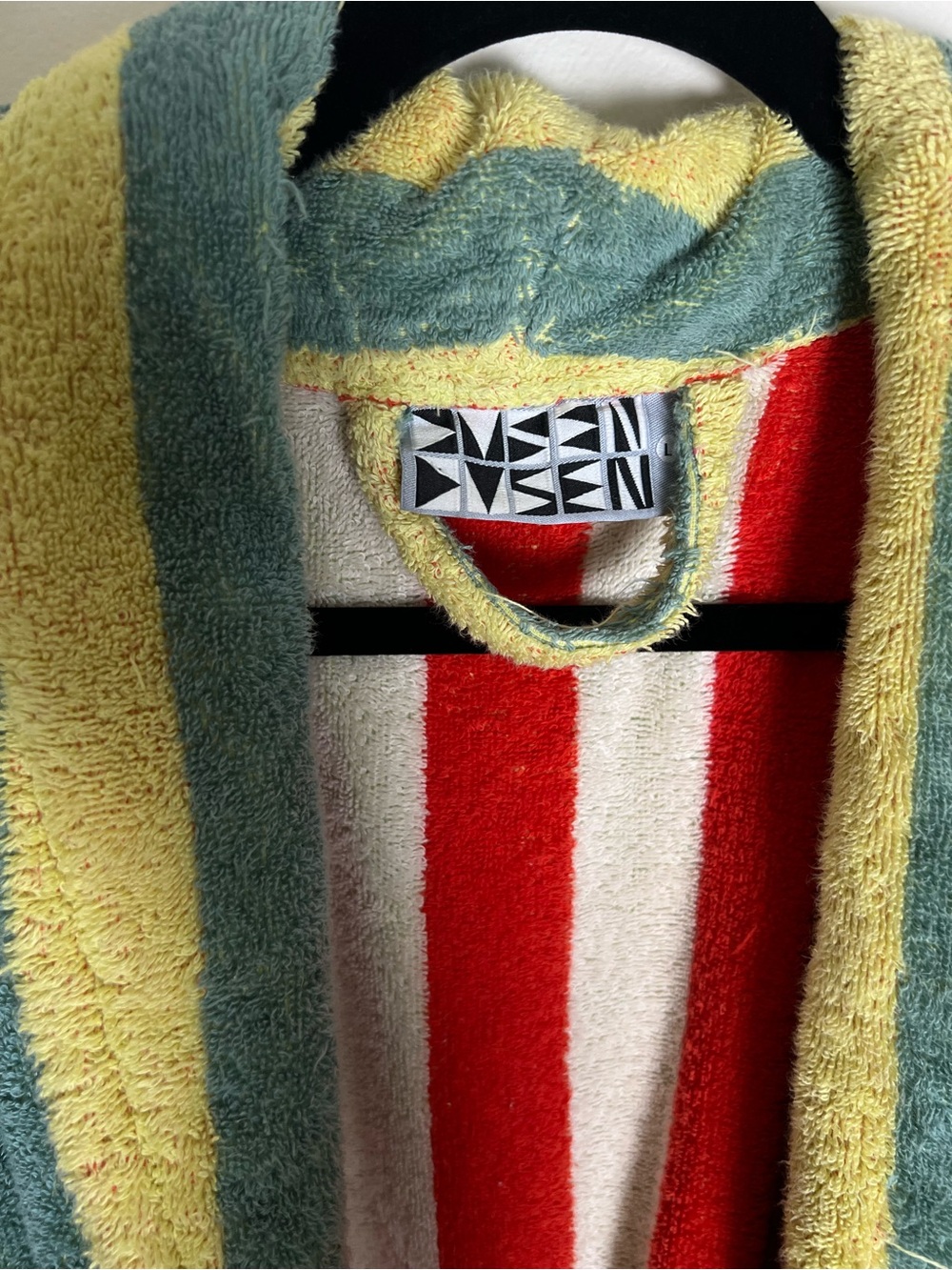 Dusen Dusen Robe - Picture 2 of 6